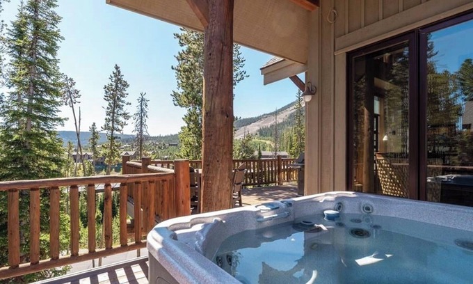 Big Sky Ski Chalet | Home at Big Sky Moonlight area. Walking distance to ski runs and hiking trails