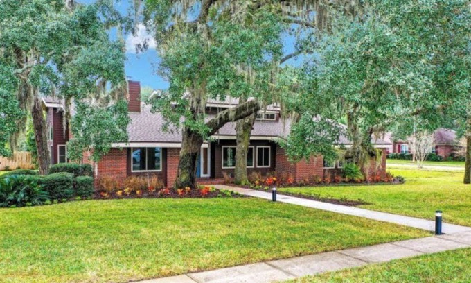 Jacksonville House | Home Away from Home! Close to Everything! JU only 5 Mins Away!