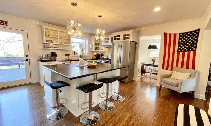 Green Hills House | Home Away From Home (5 miles to downtown)