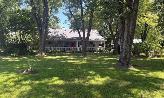 Gassville Other | Home away from Home in the Twin Lakes Area! Relax on the Front Porch Swing!
