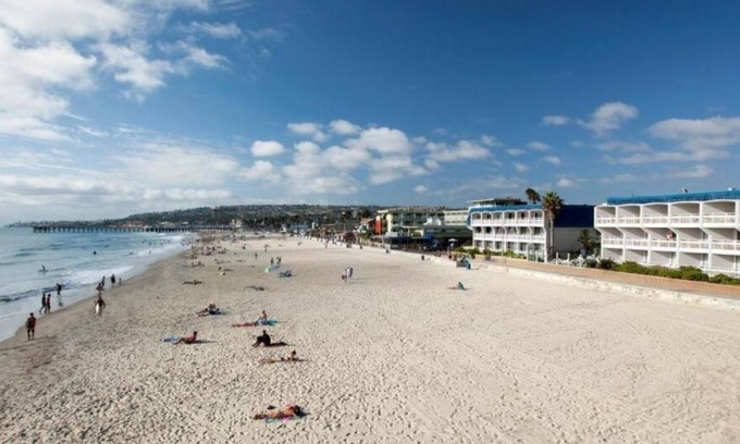 Mission Beach Hotel | Home Away From Home! Onsite Pool, Parking! Near San Diego Airport!