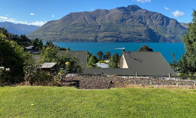 Fernhill House | Home away from home with stunning lake views