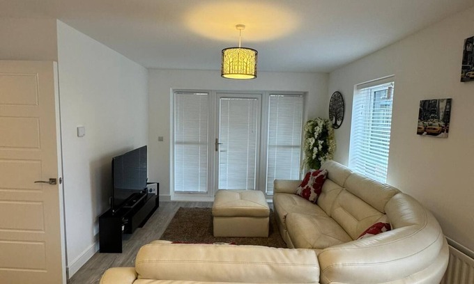 Ebbsfleet Valley Apartment | Home Away! Lovely New build 2 bed apartment set in Ebbsfleet Valley