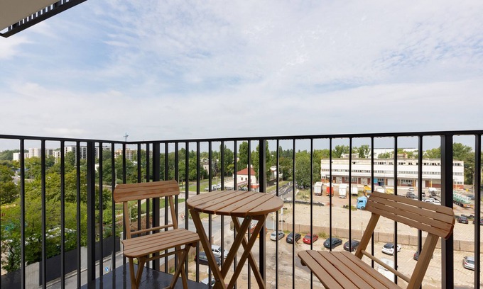 Praga Polnoc Apartment | Home Factory Estate Kotsisa by Renters