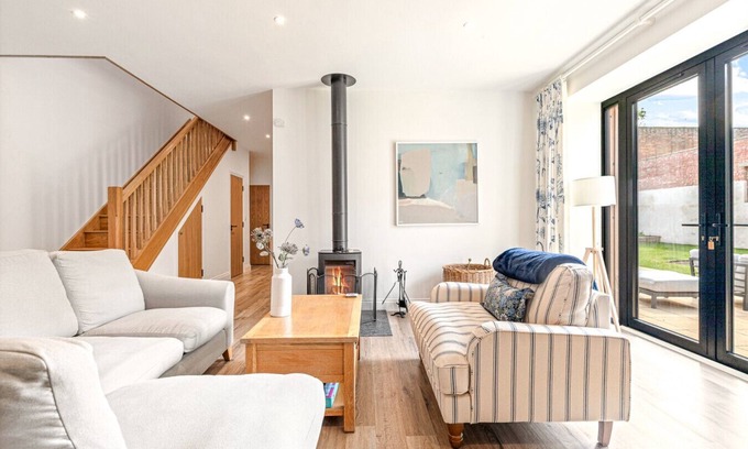 Cuddesdon House | Home farm barn - Pet friendly close to Oxford