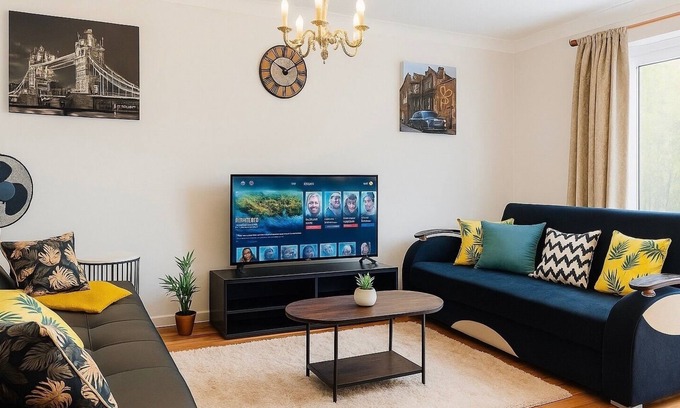 Sittingbourne House | Home for Family, Contractors & Tourists!