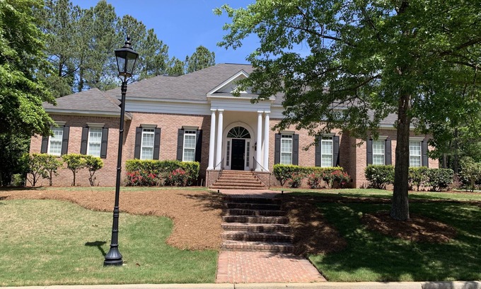Martinez House | Home for the Masters 4 miles away from Augusta National
