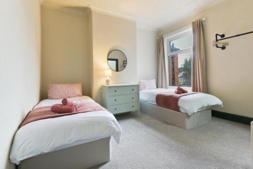 Rotherham Apartment | Home from Home 4 Bed - Ideal for Workers & Great for Groups, FREE Parking, Spacious, Pet Friendly Netflix