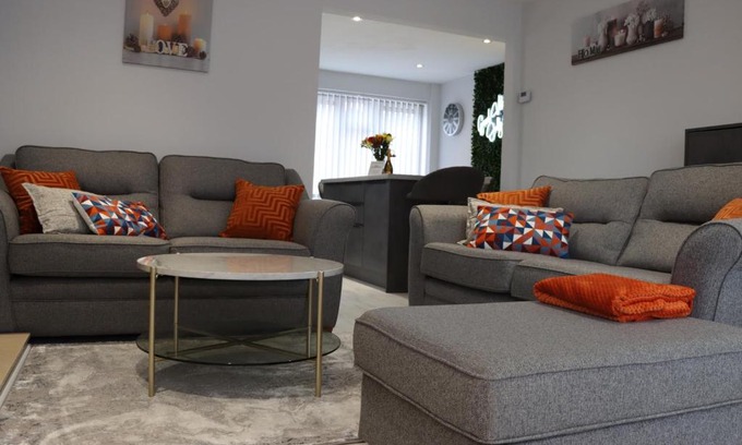 Bilston House | Home from Home-Family&Contractor Friendly-Sleeps 7