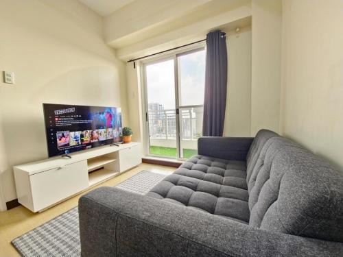 Ermita Apartment | Home in Manila Breathtaking Sunset View