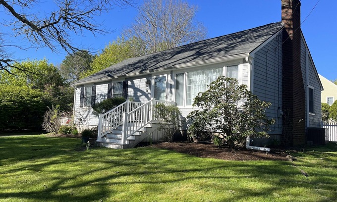 Mattapoisett Center House | Home in Mattapoisett Village, walk to beach, town, pub/Inn general store.
