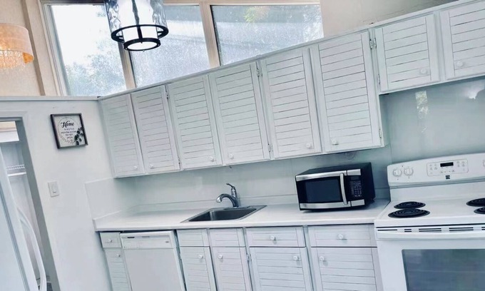 North York House | Home in North York-Walk to Shops at Donmills