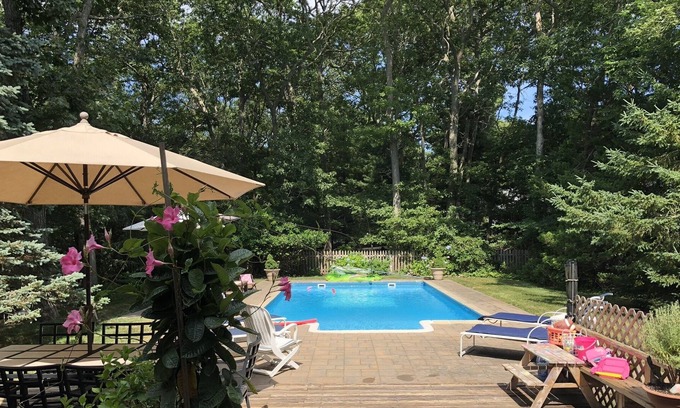 Quogue House | Home in Quogue pool and beach
