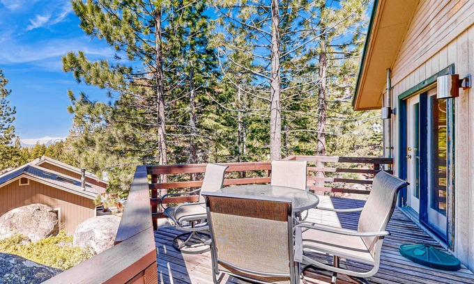 Upper Kingsbury House | Home minutes to lodge & lifts with private hot tub & fireplace, sleeps 8