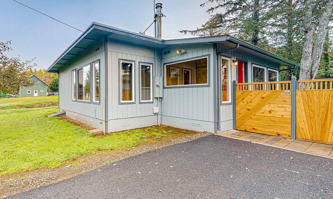 Coos Bay House | Home near the ocean with wood stove, large yard, washer/dryer, streaming, patio