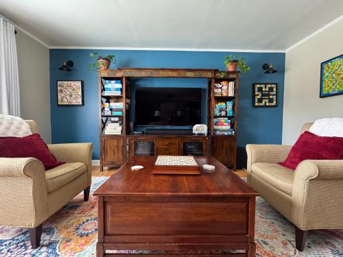 Mount Morris House | Home nestled near the north entrance to Letchworth State Park and by SUNY