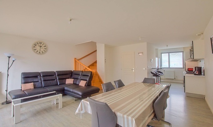 Dunkerque Centre House | Home new T4 300m from the beach with garage and private garden.