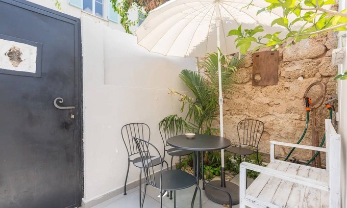 Neve Tzedek Apartment | Home of Art in Neve-Tzedek Heart