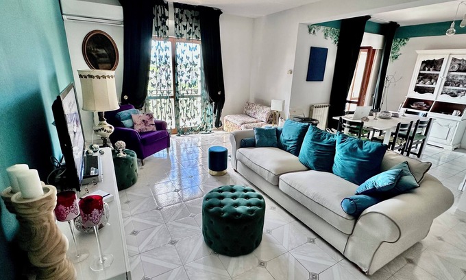 Floridia Apartment | Home of the Sun & Colors, Wi-Fi, AC, Smart TV, 10 min from Syracusa