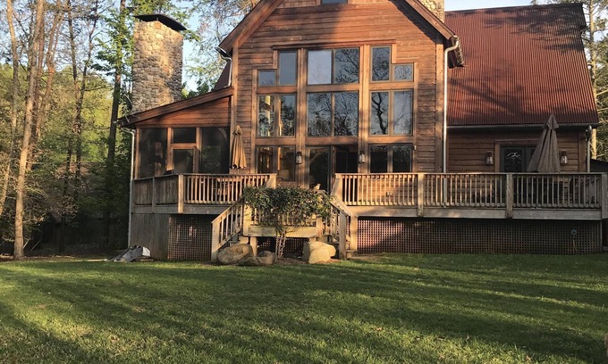 The Arbor House | Home on the shores of Lake James in Gated Arbors Community