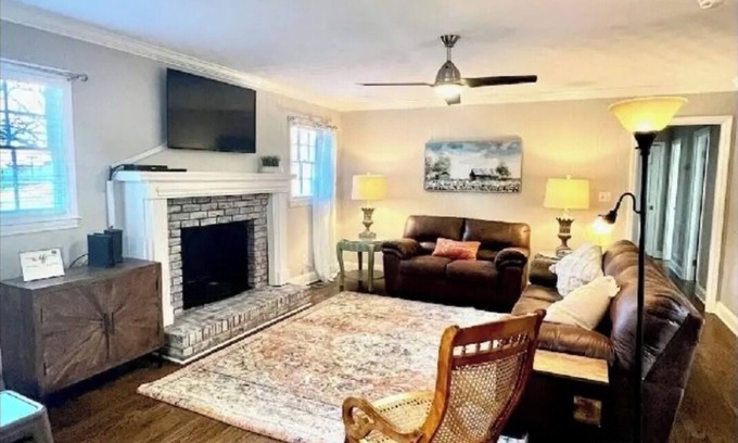 Greer House | Home Sweet Greer near Airport BMW & Downtown
