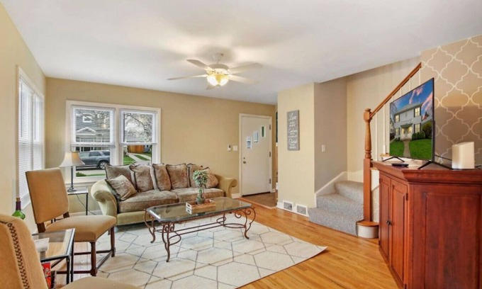 Libertyville House | Home w/2 Kitchen & Living Rooms, Near Naval Base!