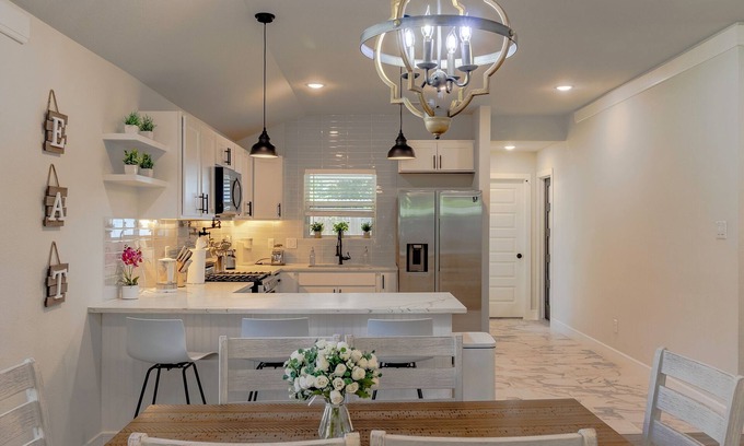 Fort Worth House | Home w/Casita 5min Downtown+Karaoke and Event-Space