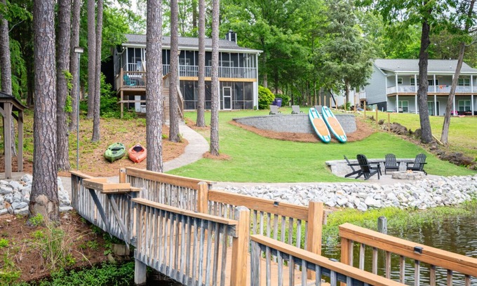 Leesville House | Home w/Dock, SUPs, Kayaks, Arcades, Ping-Pong