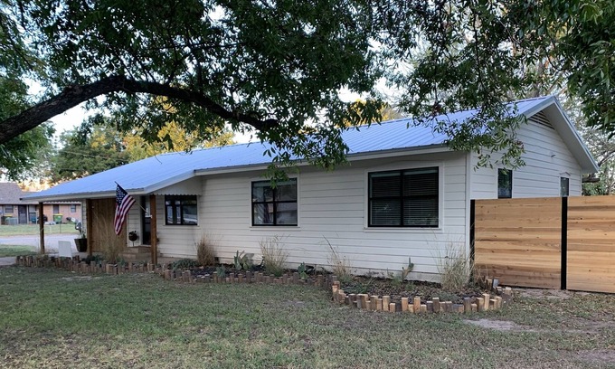 Hico House | Home w/Game Room and Backyard