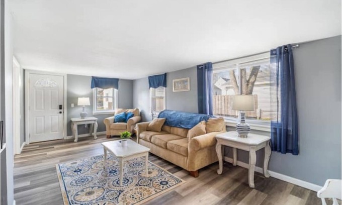 Middletown House | Home w/King Bed & Fire pit centrally located