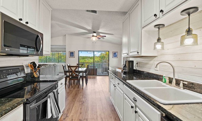 Butler Beach Cottage | Home w/Private Hot Tub < 1 Mi to Butler Beach!