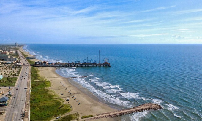 Galveston House | Home with fire pit, large deck, game room and close to the beach