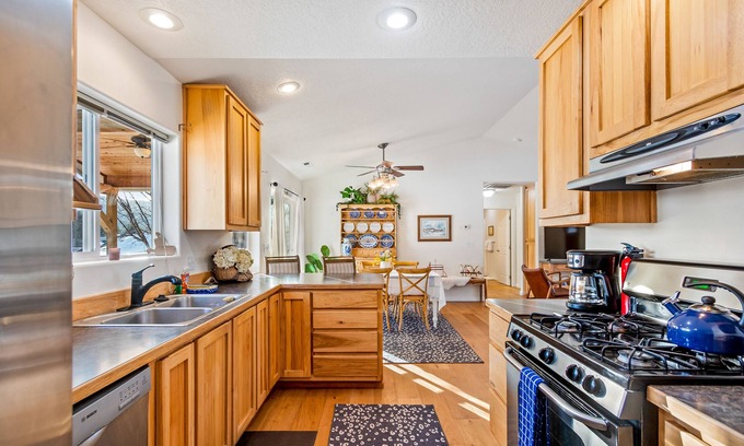 Sagle House | Home with free WiFi, washer/dryer & enclosed yard - close to hiking and biking