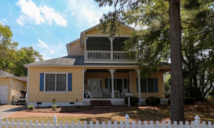 Emerald Isle House | Home with golf cart,community pool,easy access,Spinnakers Reach community
