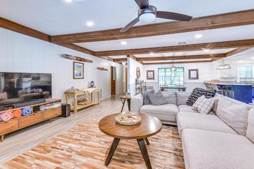 Mead House | Home with Lake Texoma View, Game Room and Bar