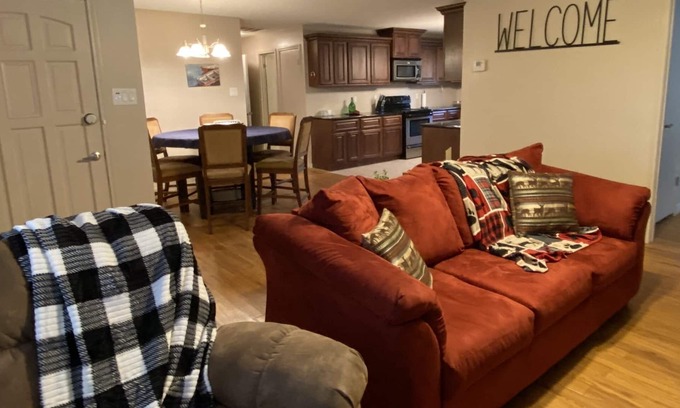 Mead House | Home with lake view and lake access 2 min away