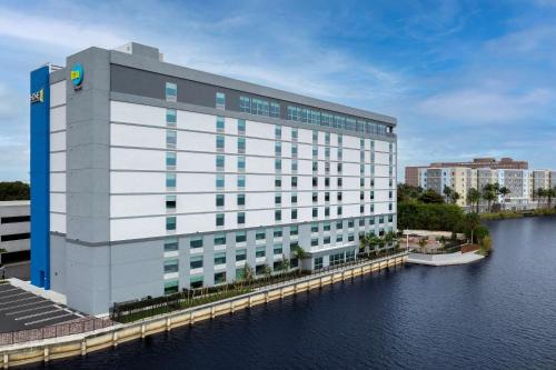 Ludlam Hotel | Home2 Suites By Hilton Miami Airport South Blue Lagoon