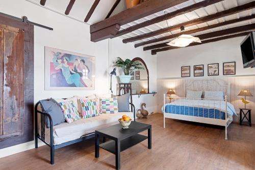 Telde Ski Chalet | Home2Book Charming Rustic Retreat in Telde
