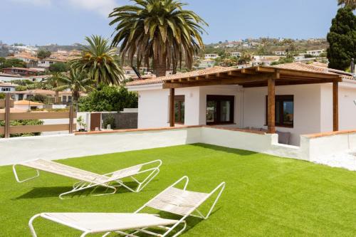 Sauzal Villa | Home2Book Villa Alessandro, Design & Comfort