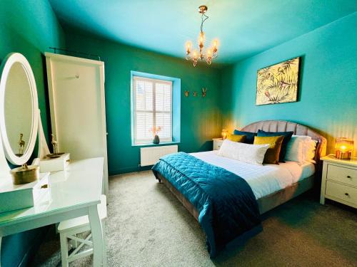 South Charlton House | HomeDecor Cottages - Castle Walk House