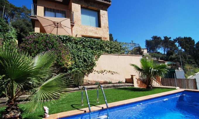 Santa Susanna Villa | HomeHolidaysRentals Plaisirs