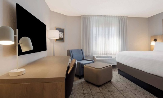 Irvine Industrial Complex-East Hotel | Homelike Extended Stays! Pet-friendly Accommodation with Full Kitchen
