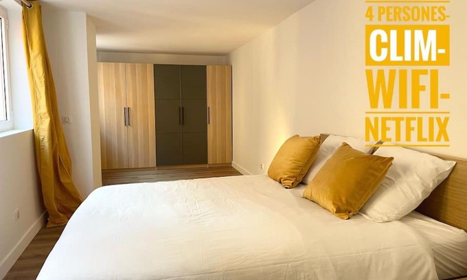 Old Town Apartment | Homelivia,Industriel cosy
