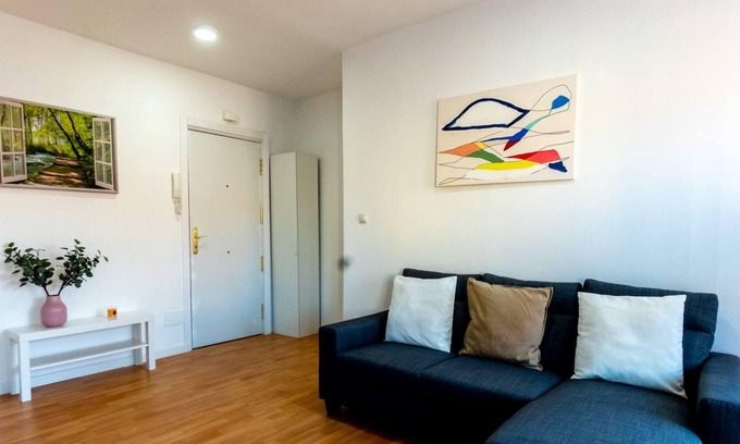 Barajas Apartment | Homely 2 Bedroom Apartment in Barajas