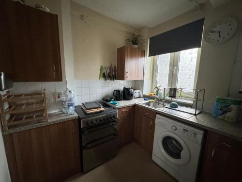 South Bermondsey Apartment | Homely 2BD Flat in the Heart of Bermondsey
