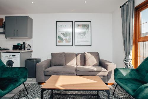 Tipton Apartment | HOMELY 3BD TOWNHOUSE w 2WCs 15MINS TO BHAM &WOLV