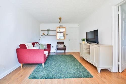 Trowbridge House | Homely 5 Bed House - 15 Mins to Cardiff City