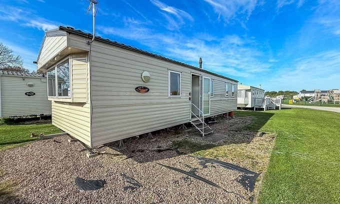 Louth House | Homely 8 berth caravan at Sunnydale in Lincolnshire ref 35069S