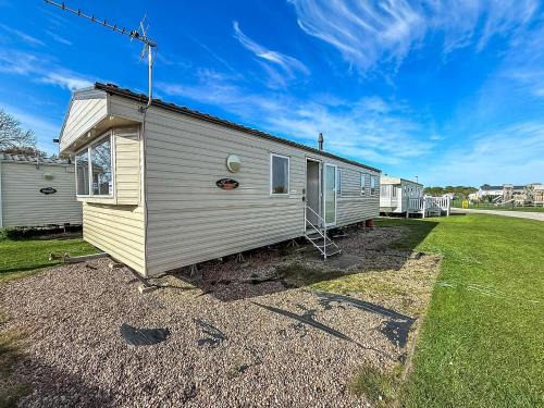 Louth Other | Homely 8 Berth Caravan At Sunnydale In Lincolnshire Ref 35069S