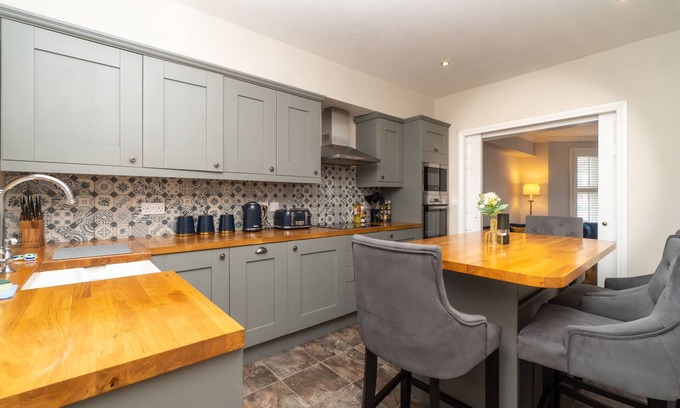Brislington Apartment | Homely and Modern Maisonette in Vibrant Bristol